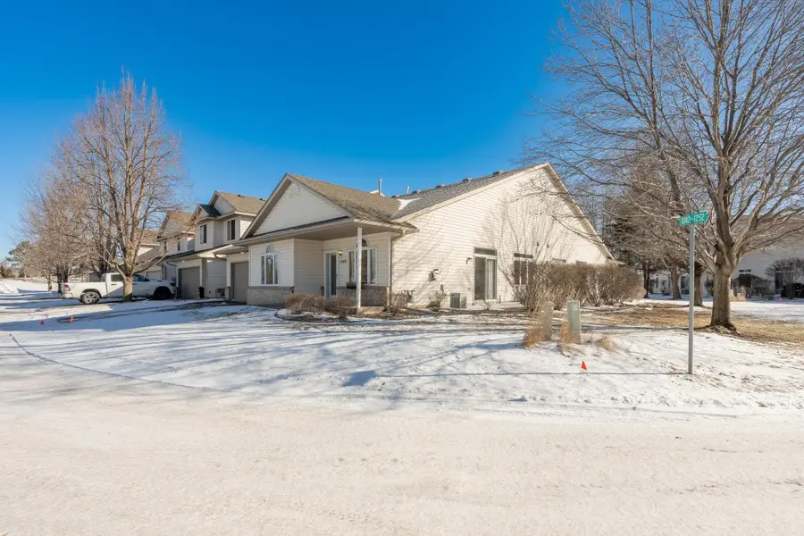 1242 Crystal Place E, Chaska, MN 55318 - Image #2