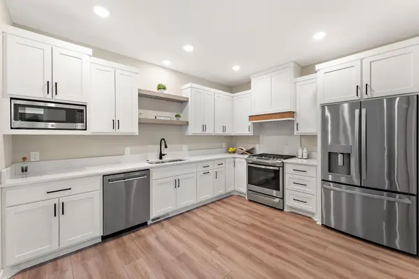 2446 County Road D W, Roseville, MN 55112