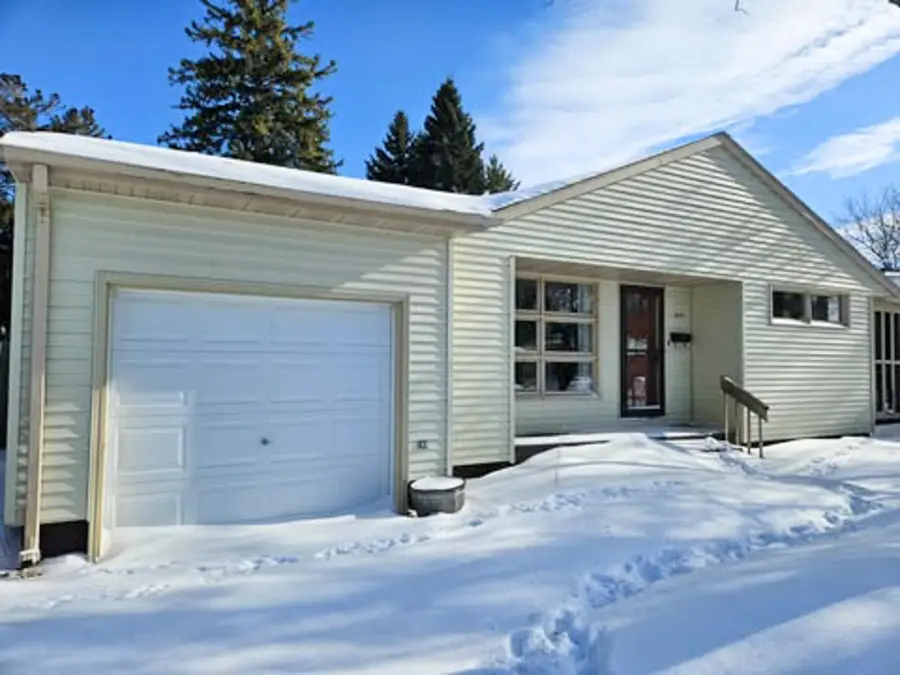 308 Maple Avenue S, Thief River Falls, MN 56701 - #2