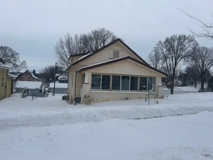 219 E Vasa Avenue, Fergus Falls, MN 56537 - Image #2