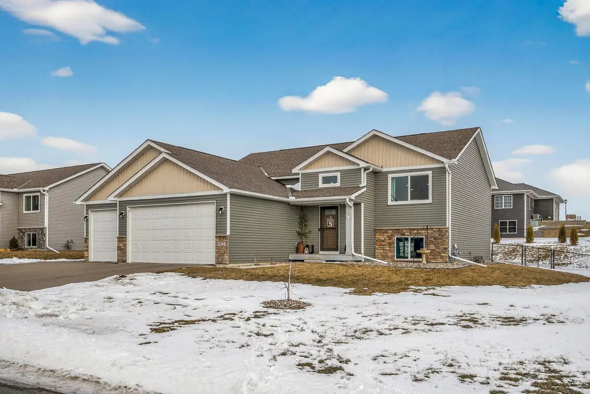 922 Mulberry Avenue Ne, Montgomery, MN 56069 - #1