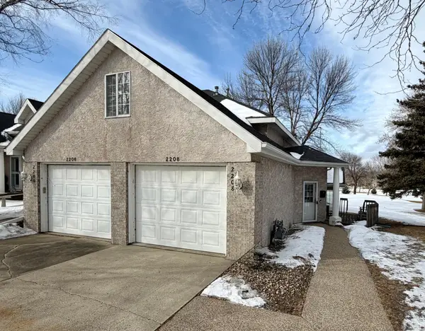 2208 10th Avenue Se, Willmar, MN 56201