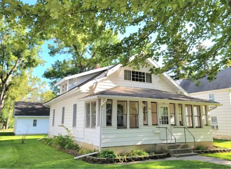 202 E 1st Street, Morris, MN 56267 - #2