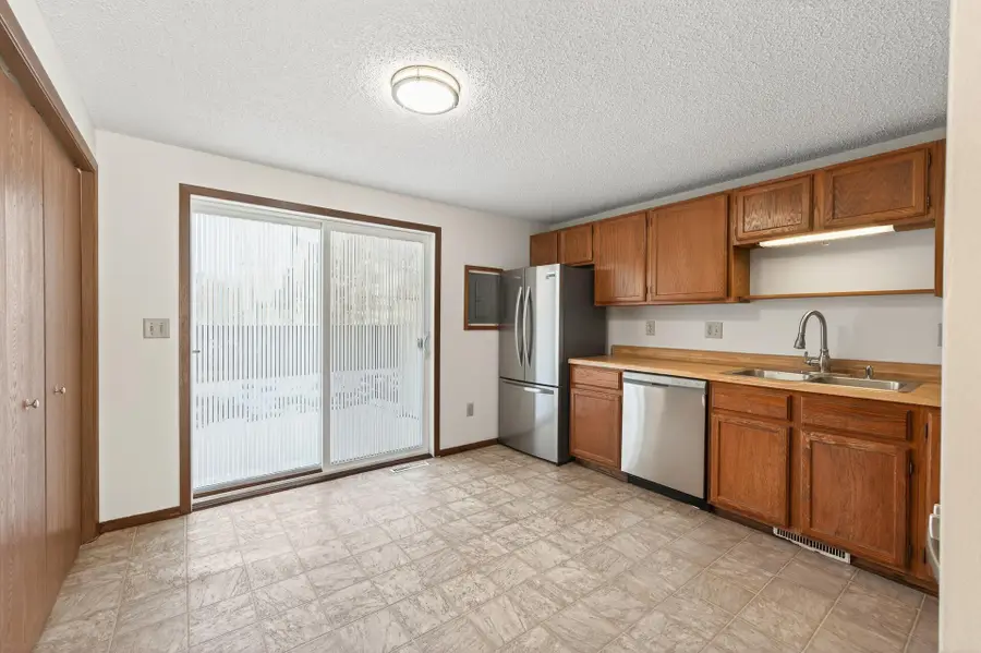 1496 Granada Avenue N, Oakdale, MN 55128 - Image #3