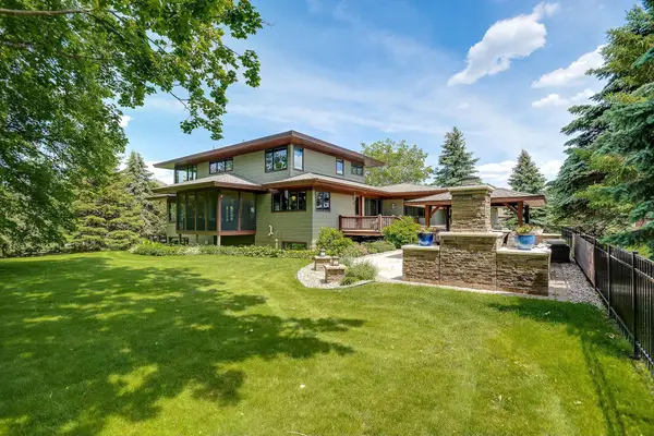 6934 Highover Drive, Chanhassen, MN 55317