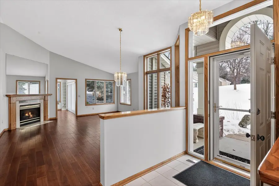 992 Stratford Court, Burnsville, MN 55337 - Image #2