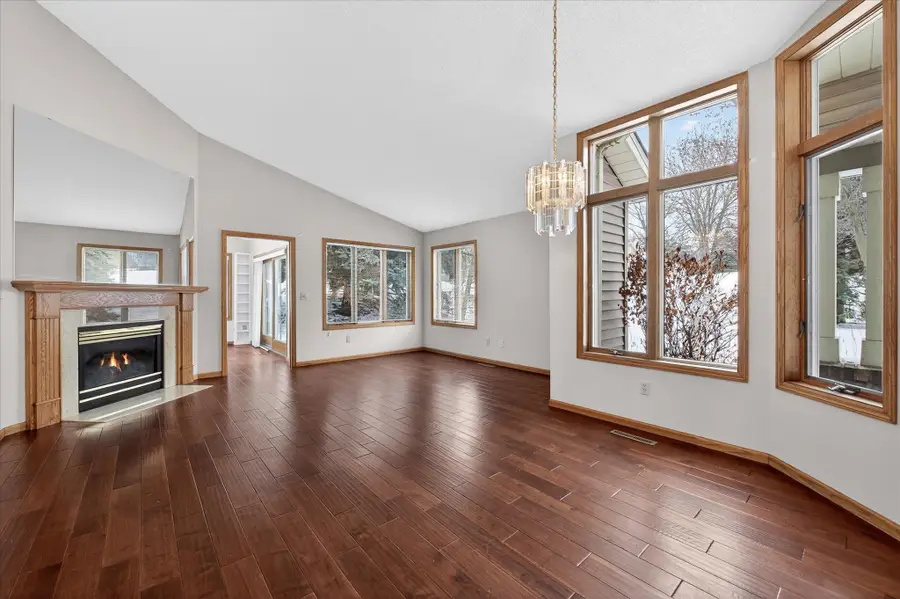 992 Stratford Court, Burnsville, MN 55337 - Image #3