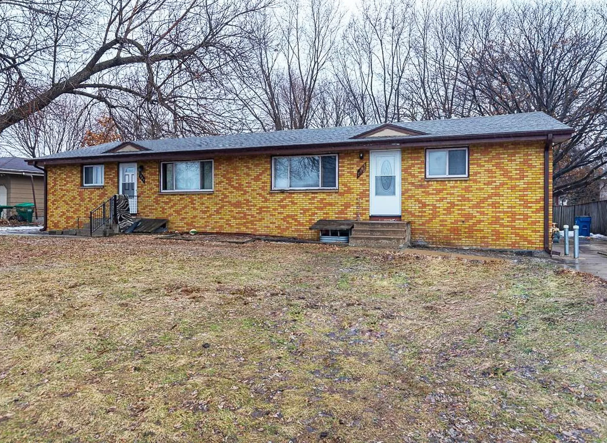 7385 University Avenue Ne, Fridley, MN 55432 - #1