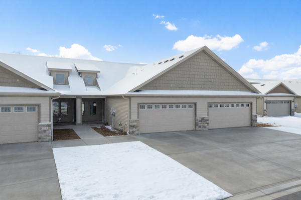 652 Shardlow Place Ne, Byron, MN 55920