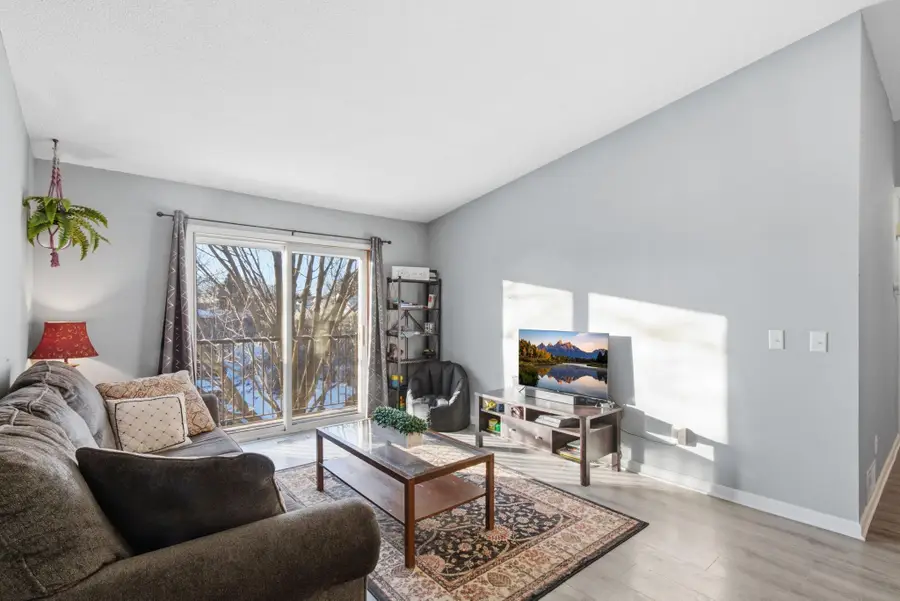 2063 N Park Drive #6, Saint Paul, MN 55119 - Image #3