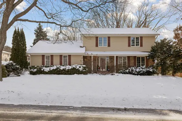 622 Maple Park Drive, Mendota Heights, MN 55118