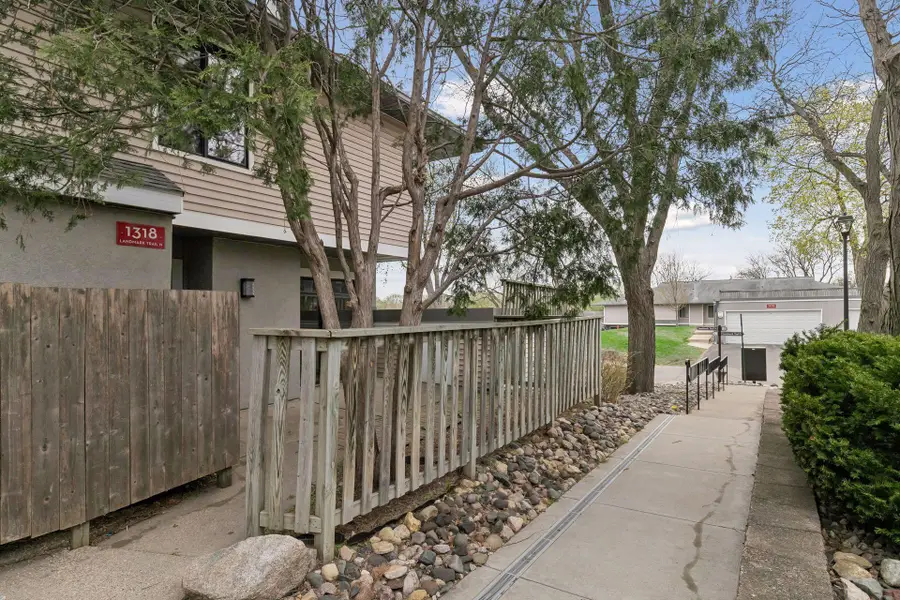 1318 Landmark Trail N, Hopkins, MN 55343 - #3