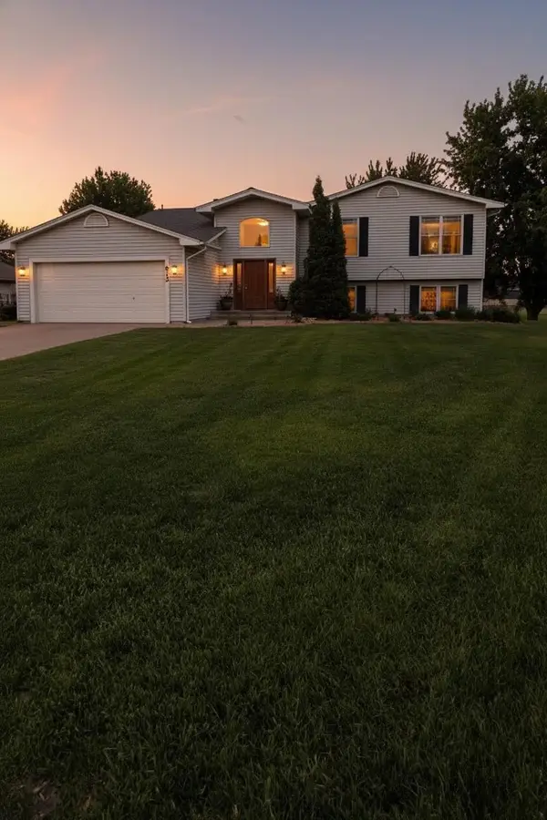 812 Larkspur Court, Shakopee, MN 55379