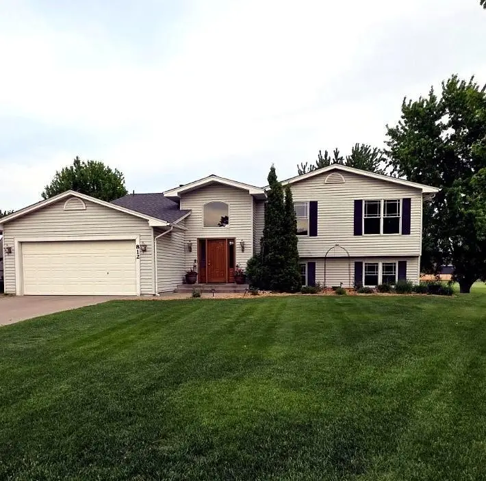 812 Larkspur Court, Shakopee, MN 55379 - #2