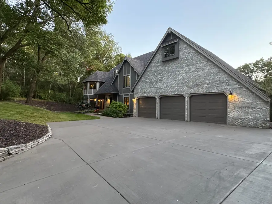 2801 Woods Trail N, Burnsville, MN 55306 - #2