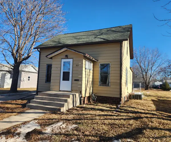 313 6th Avenue Se, Pipestone, MN 56164