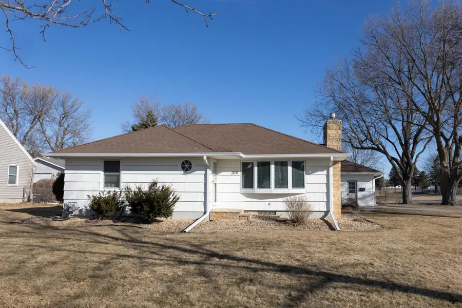 204 Clary Street W, Worthington, MN 56187 - #2