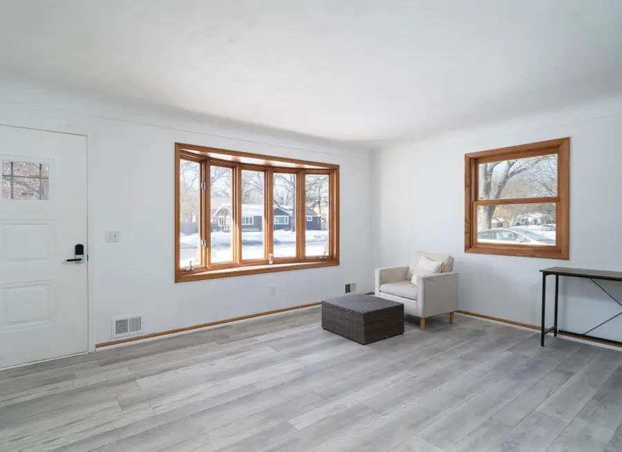 2463 Silver Lake Road Nw, New Brighton, MN 55112 - #2