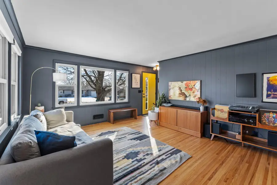 3021 31st Avenue Ne, Saint Anthony, MN 55418 - #3