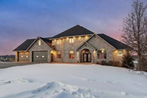 20951 Prairie Hills Lane, Prior Lake, MN 55372