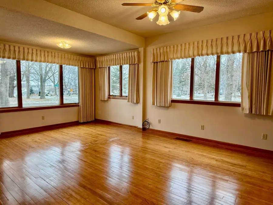 101 E Hawthorne Street, Albert Lea, MN 56007 - #3