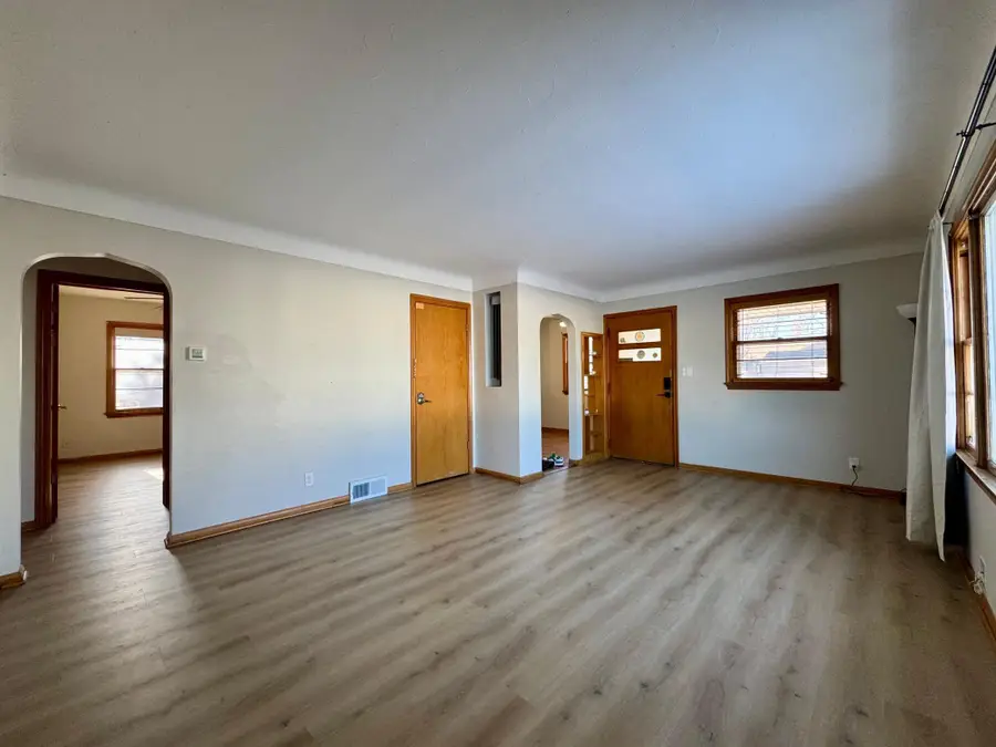 2072 Mohawk Avenue, Saint Paul, MN 55119 - #3