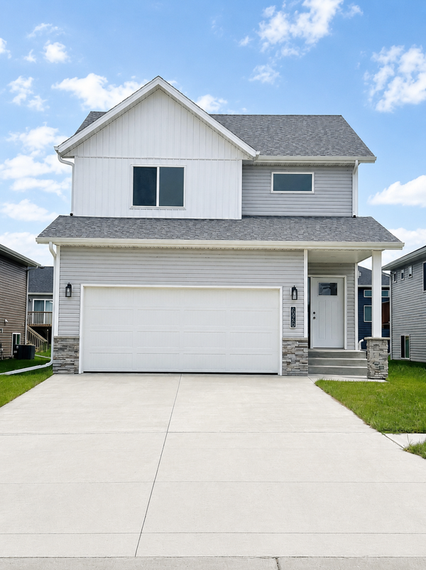 6826 Thomas Street, Horace, ND 58047