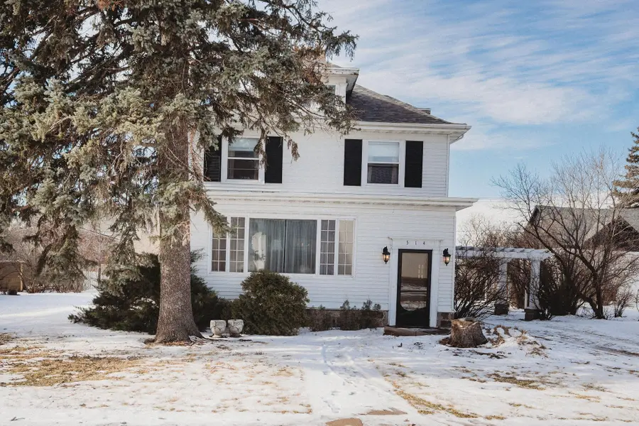 514 2nd Avenue Se, Jamestown, ND 58401 - #2