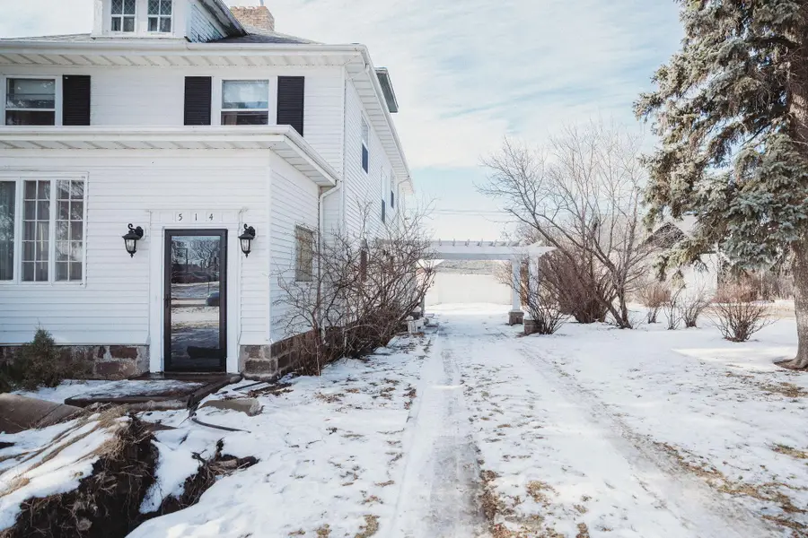 514 2nd Avenue Se, Jamestown, ND 58401 - #3