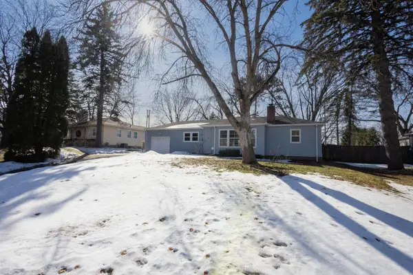 2421 Mcnair Drive N, Golden Valley, MN 55422