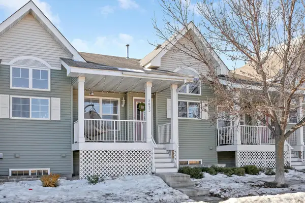 2832 Clover Ridge Drive, Chaska, MN 55318