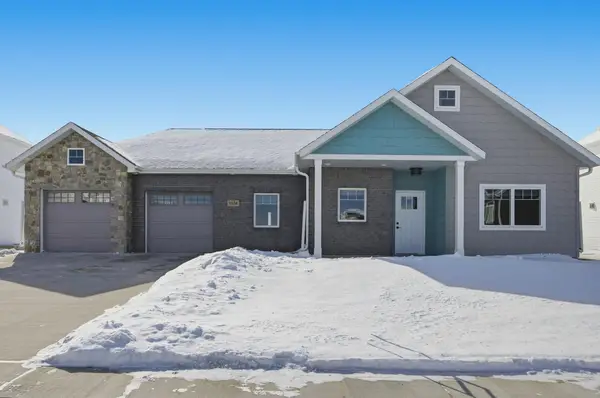 1576 75th Avenue S, Fargo, ND 58104