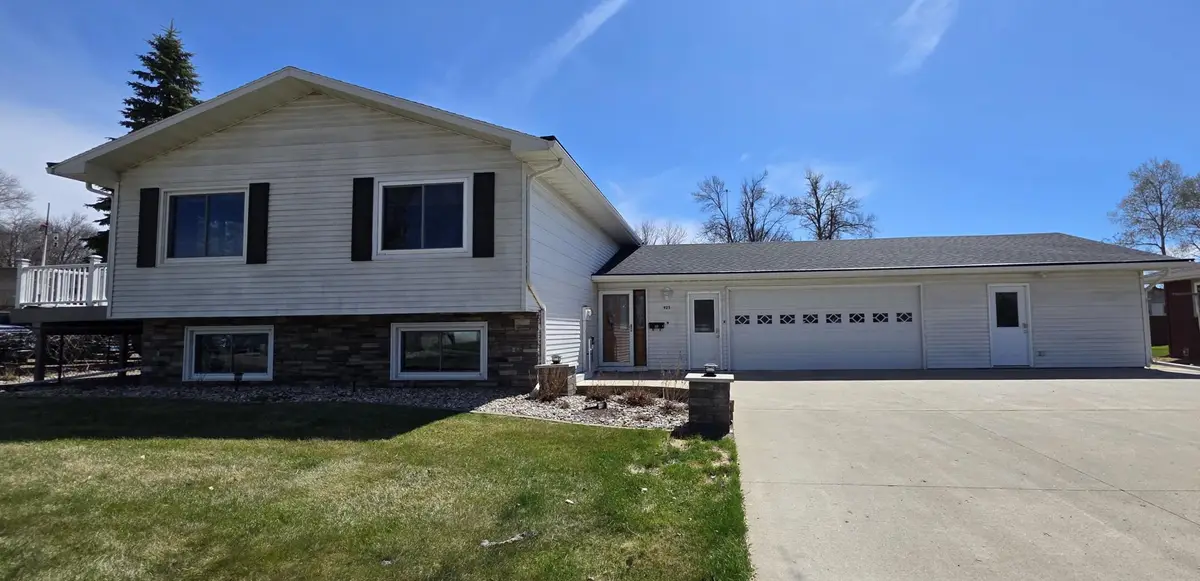 925 Riverview Drive, Valley City, ND 58072 - #1