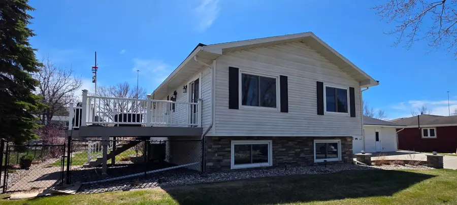 925 Riverview Drive, Valley City, ND 58072 - #2