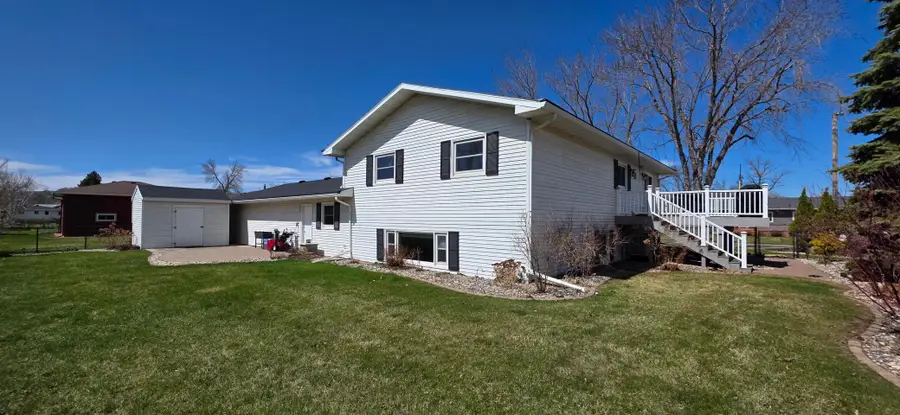925 Riverview Drive, Valley City, ND 58072 - #3