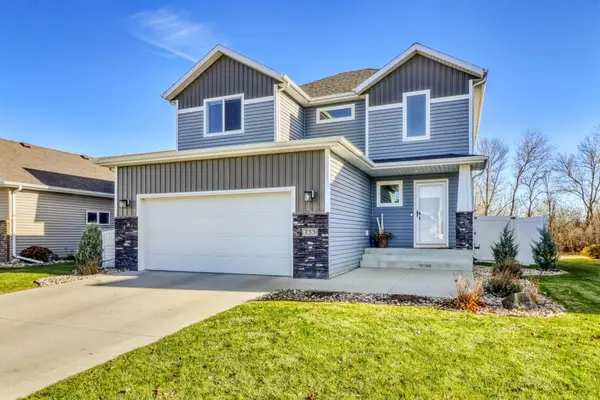 733 Albert Drive W, West Fargo, ND 58078