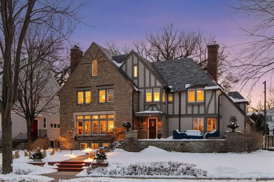 2116 W Lake Of The Isles Parkway, Minneapolis, MN 55405 - #2