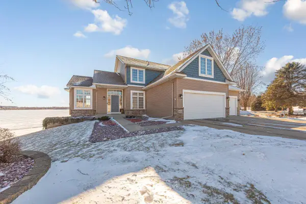 4090 Wells Lake Court, Faribault, MN 55021