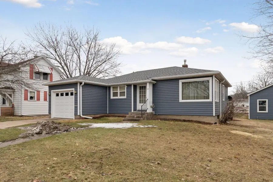 118 Hiawatha Drive E, Wabasha, MN 55981 - #2