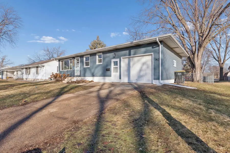 937 4th Avenue E, Shakopee, MN 55379 - #2