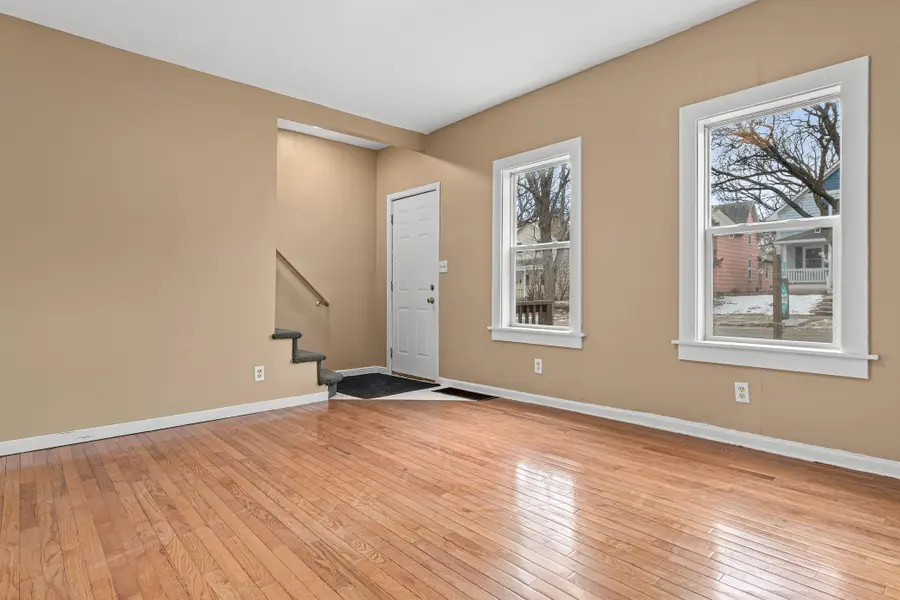 511 Edmund Avenue W, Saint Paul, MN 55103 - #2