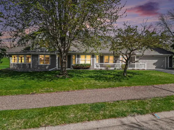 1723 Donegal Drive, Woodbury, MN 55125