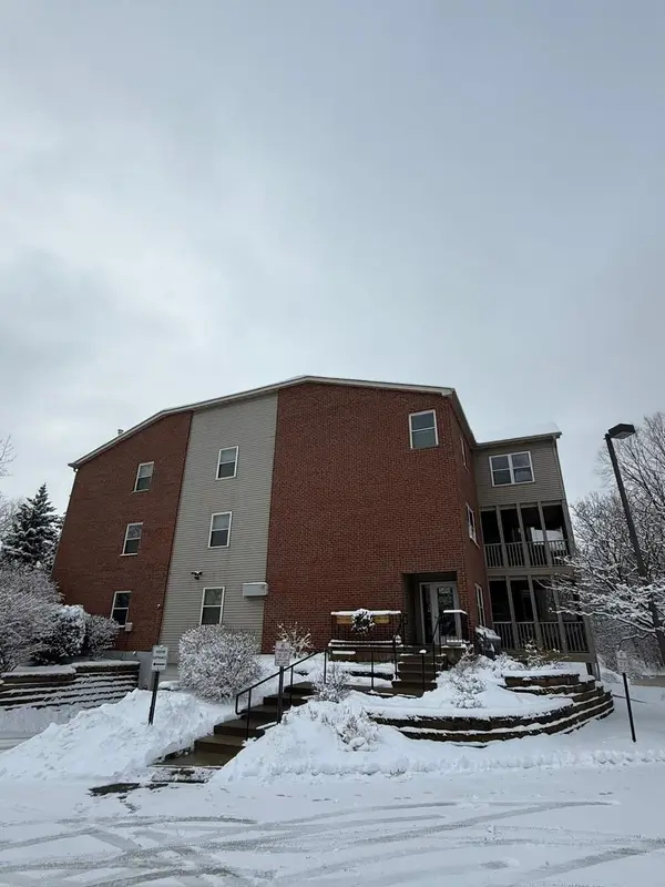 2496 County Road C2 W #109, Roseville, MN 55113