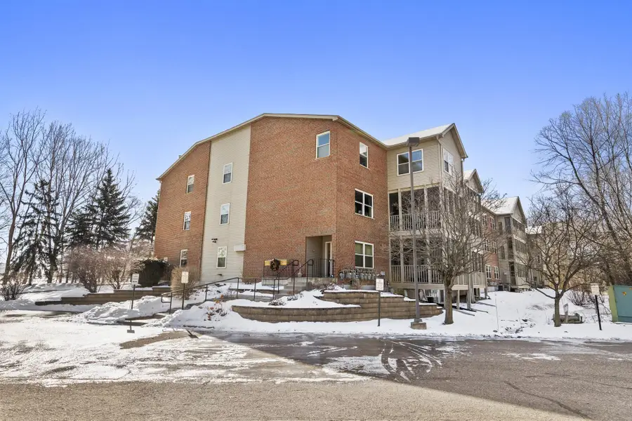 2496 County Road C2 W #109, Roseville, MN 55113 - #2