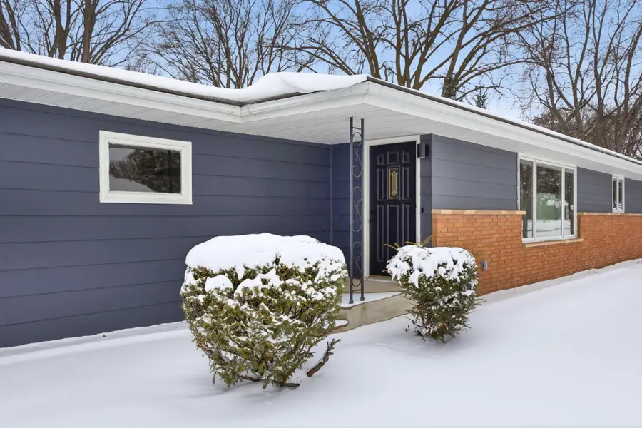 756 Maple Street Ne, Hutchinson, MN 55350 - #2