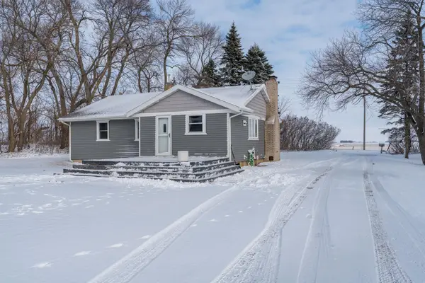 57821 300th Street, Winthrop, MN 55396
