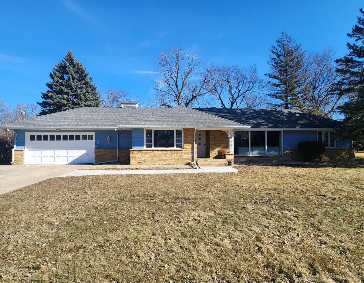 607 4th Avenue Se, Pipestone, MN 56164 - #1