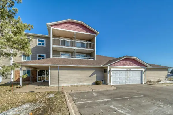 7600 157th Street W #103, Apple Valley, MN 55124