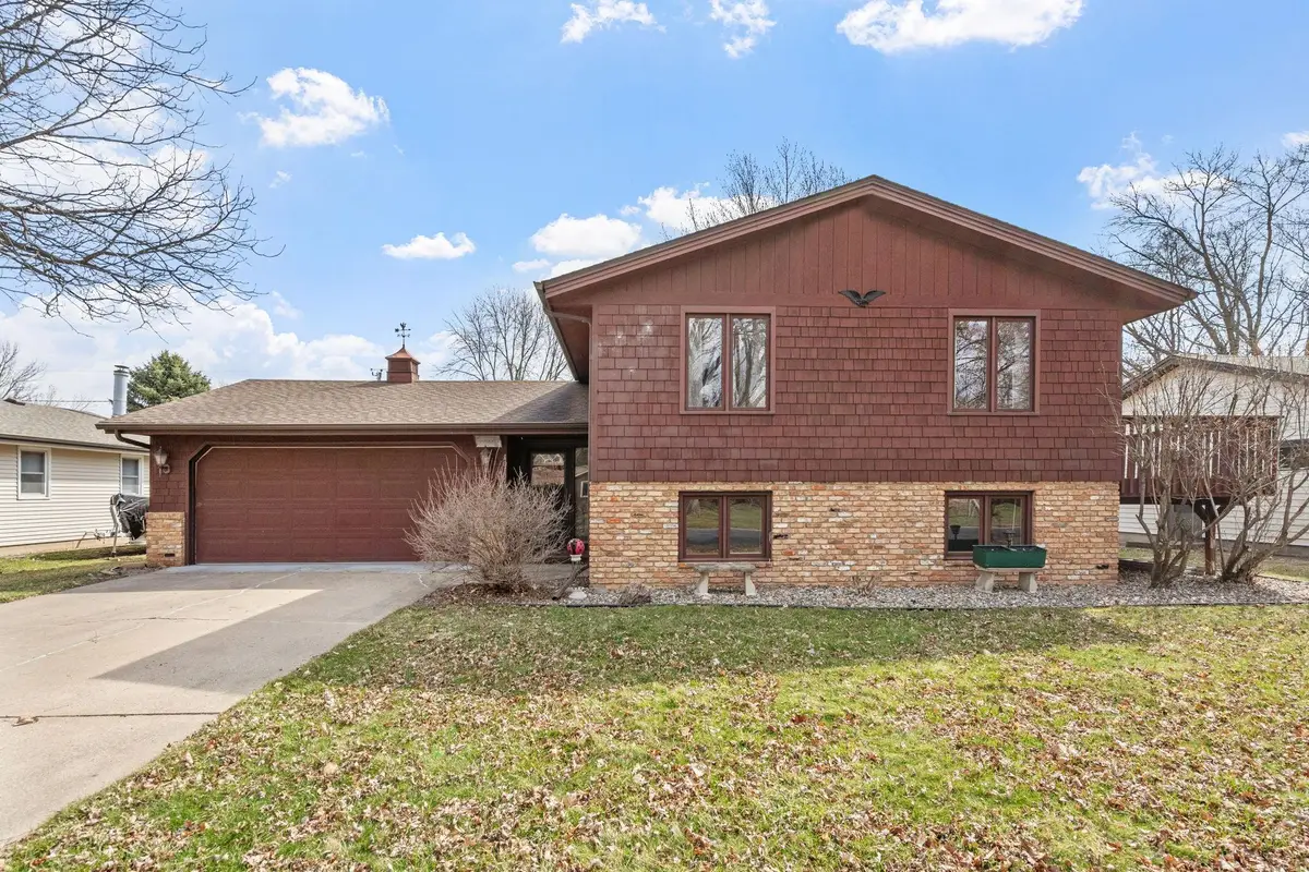1079 Monroe Street S, Shakopee, MN 55379 - #1