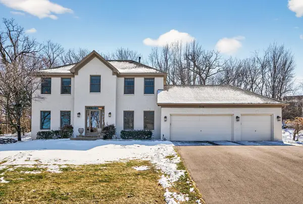 2536 Bridle Creek Trail, Chanhassen, MN 55317